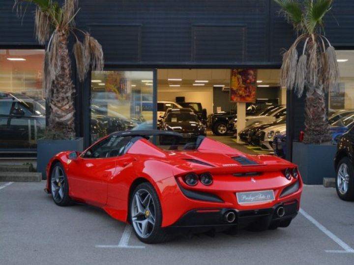 Ferrari F8 Tributo SPIDER 3.9 V8 720 CV SIEGES RACING , LIFT , PASSENGER DISPLAY , JBL CARBON , DAYTONA Rouge - 10