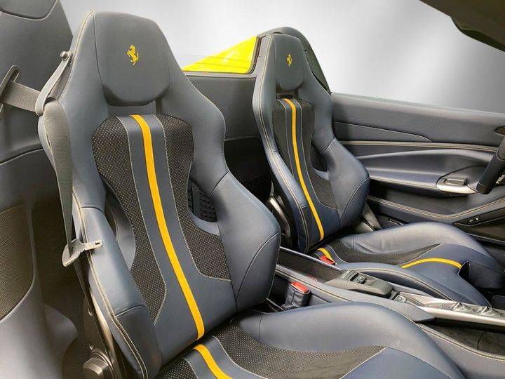 Ferrari F8 Tributo V8 3.9 721 Ch Spider Céramic * JBL * Entretien Ferrari De 7 Ans Jusqu'au 05/2027 * Garantie Ferrari Approved 24 mois Reconductible Jaune - 13