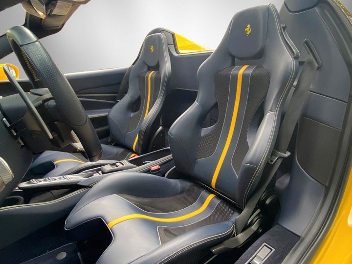 Ferrari F8 Tributo V8 3.9 721 Ch Spider Céramic * JBL * Entretien Ferrari De 7 Ans Jusqu'au 05/2027 * Garantie Ferrari Approved 24 mois Reconductible Jaune - 14