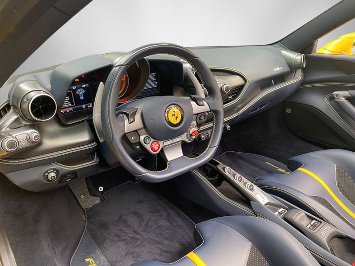 Ferrari F8 Tributo V8 3.9 721 Ch Spider Céramic * JBL * Entretien Ferrari De 7 Ans Jusqu'au 05/2027 * Garantie Ferrari Approved 24 mois Reconductible Jaune - 17