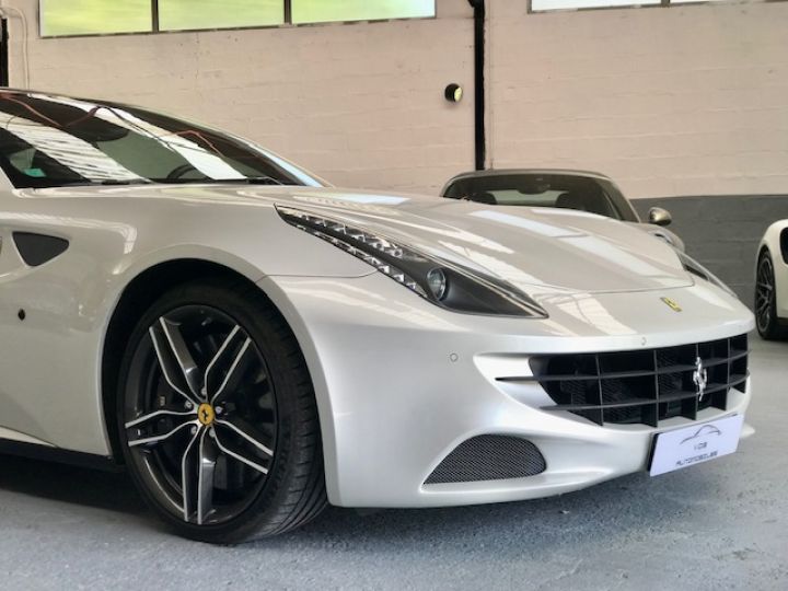 Ferrari FF FERRARI FF V12 660CV / 29900 KMS / BIANCO TRIPLE COUCHE / 20 FORGES / LCD DISPLAY /CAMERA / ETAT NEUF Bianco Triple - 13