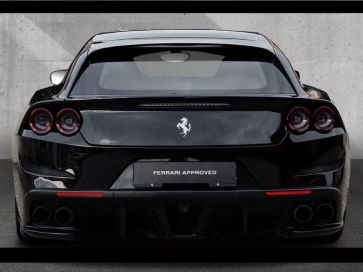 Ferrari GTC4 Lusso 6.3 V12 690 4RM  01/2017 noir métal - 2