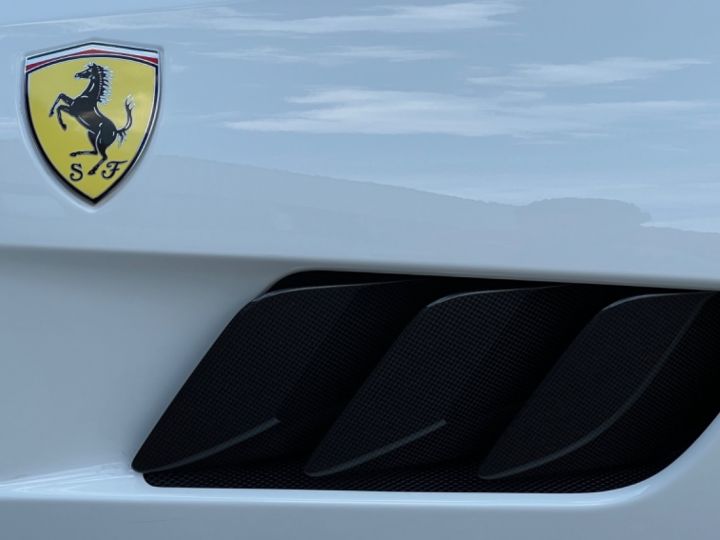 Ferrari GTC4 Lusso FERRARI GTC4 LUSSO V8 T - LOA 930 euros par mois - Origine France - Pack carbone - Volant LED - Toit pano - écran passager Bianco Avus - 5
