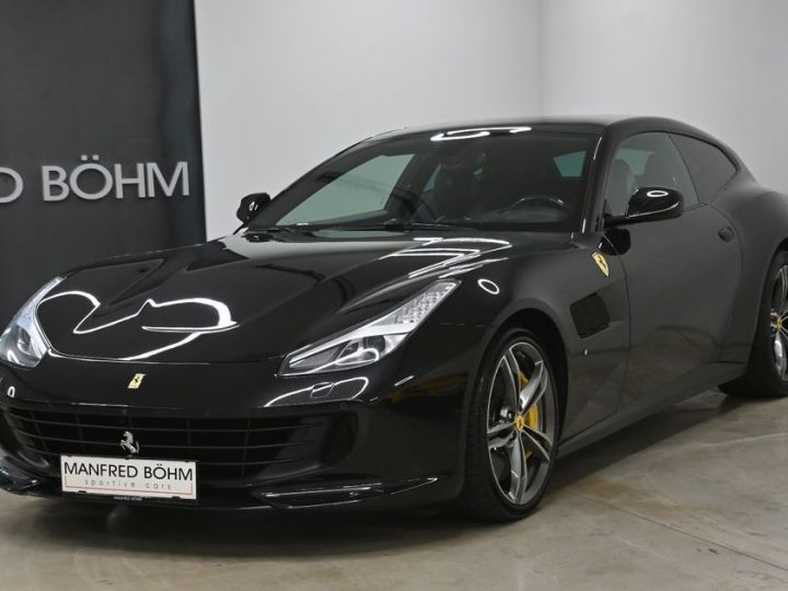 Ferrari GTC4 Lusso V12 6.3 689 ch *Carbon* T.Panorama Noir Daytona  Métallisé JBL Garantie Ferrari New Power jusqu'au 4 /2024 Recond.et Service inclus sans frais jusqu'a Noire - 1