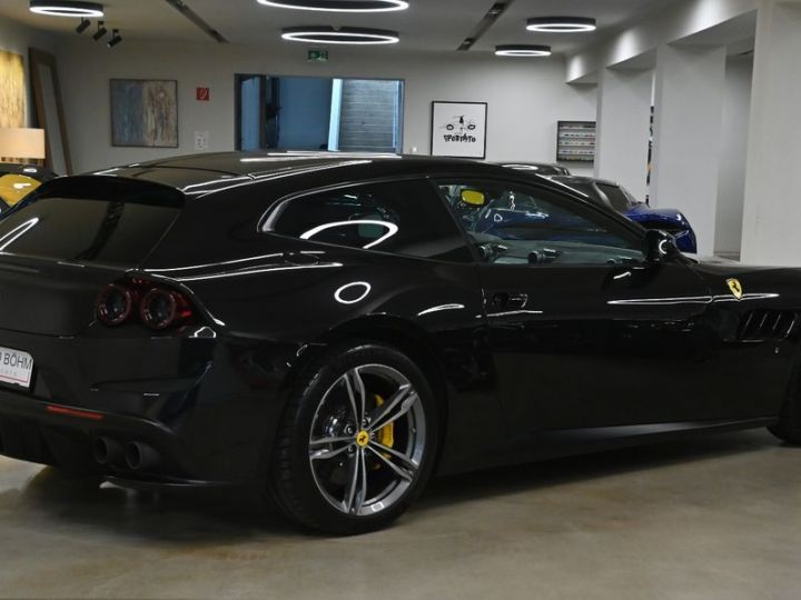 Ferrari GTC4 Lusso V12 6.3 689 ch *Carbon* T.Panorama Noir Daytona  Métallisé JBL Garantie Ferrari New Power jusqu'au 4 /2024 Recond.et Service inclus sans frais jusqu'a Noire - 4