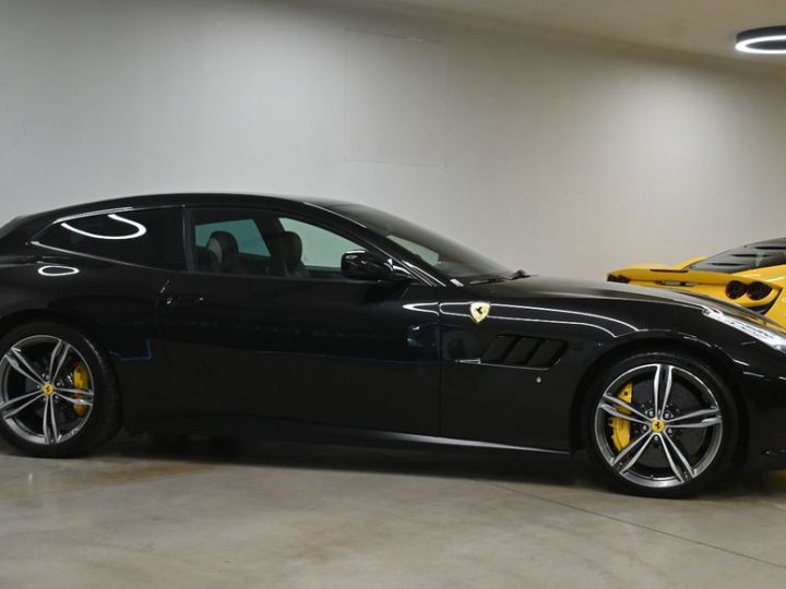 Ferrari GTC4 Lusso V12 6.3 689 ch *Carbon* T.Panorama Noir Daytona  Métallisé JBL Garantie Ferrari New Power jusqu'au 4 /2024 Recond.et Service inclus sans frais jusqu'a Noire - 12