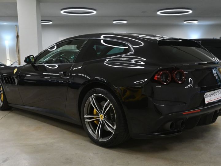 Ferrari GTC4 Lusso V12 6.3 689 ch *Carbon* T.Panorama Noir Daytona  Métallisé JBL Garantie Ferrari New Power jusqu'au 4 /2024 Recond.et Service inclus sans frais jusqu'a Noire - 13