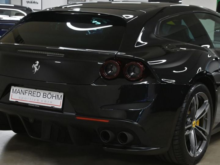 Ferrari GTC4 Lusso V12 6.3 689 ch *Carbon* T.Panorama Noir Daytona  Métallisé JBL Garantie Ferrari New Power jusqu'au 4 /2024 Recond.et Service inclus sans frais jusqu'a Noire - 16