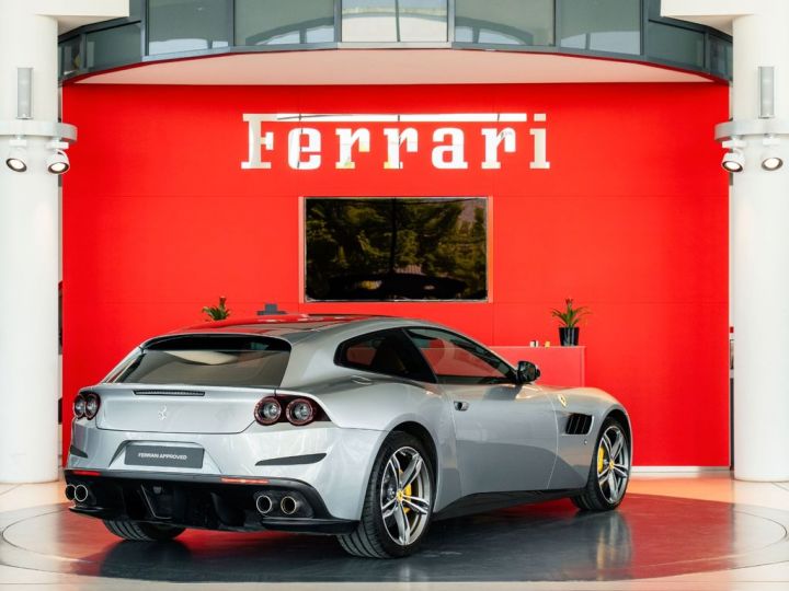 Ferrari GTC4 Lusso V12 6.3 689 Ch * T.Panorama Noir Titanio Métallisé Caméra LIFT Céramic JBL T.Pano. Sièges Sports Et Chauffants Ferrari Approved Gris Titanio - 2