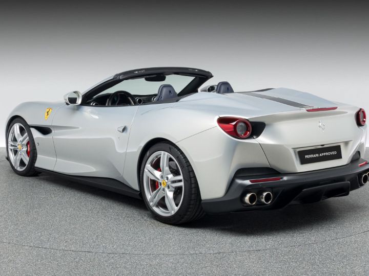 Ferrari Portofino «Tailor made » emodèle unique écran passager  - 3