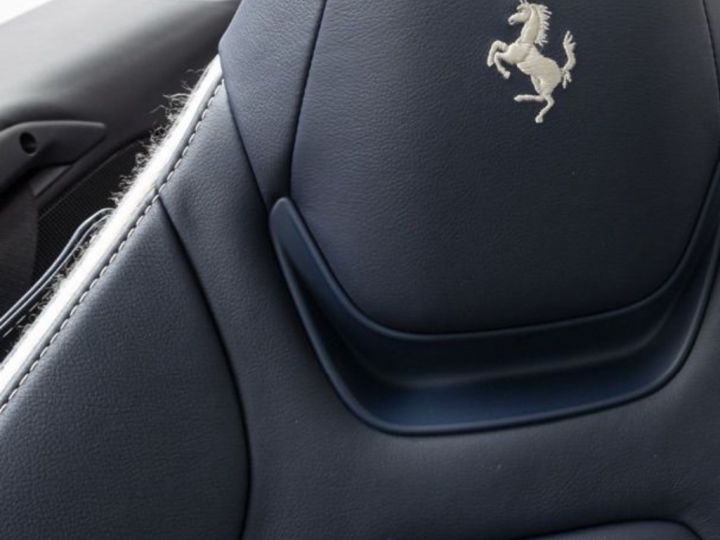 Ferrari Portofino «Tailor made » emodèle unique écran passager  - 15