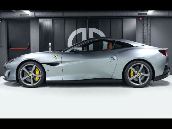 Ferrari Portofino V8 3.9 600 ch DAYTONA 4P °MAGNERIDE° Son JBL°Caméra ° 1èreM ° entretien Ferrari de 7 ans jusqu'au 14/08/2026 ° Garantie Prémium 12 mois Grise - 4