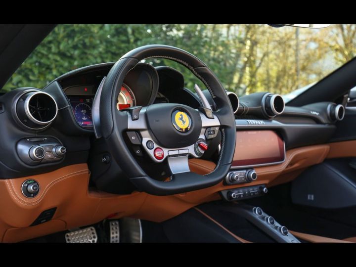Ferrari Portofino V8 3.9 600 ch DAYTONA 4P °MAGNERIDE° Son JBL°Caméra ° 1èreM ° entretien Ferrari de 7 ans jusqu'au 14/08/2026 ° Garantie Prémium 12 mois Grise - 11