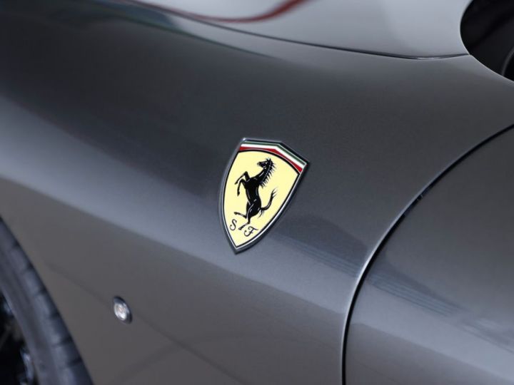 Ferrari Roma Gris métallisé - 17