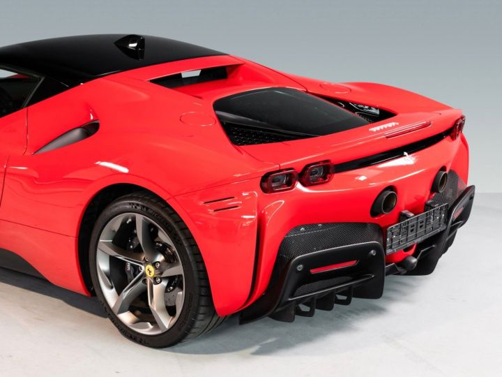 Ferrari SF90 Stradale ROSSO CORSA - 9