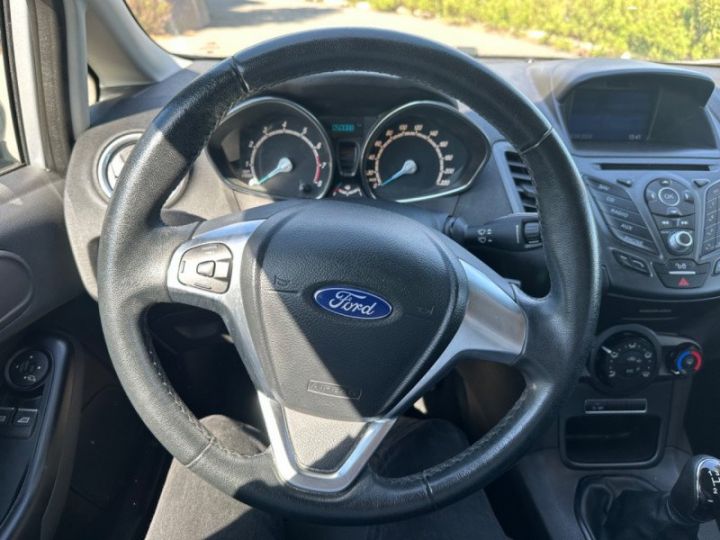 Ford Fiesta 1.0 ECOBOOST 100CH STOP&START BUSINESS NAV 5P Gris C - 11