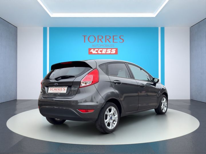 Ford Fiesta 1.2 82 Ch édition essence 5 portes Gris - 5