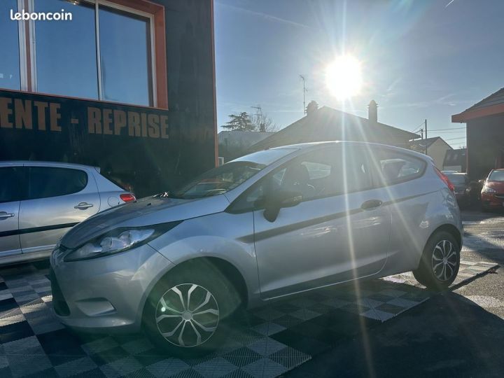 Ford Fiesta 1.25 60CH TREND 3P Gris - 6