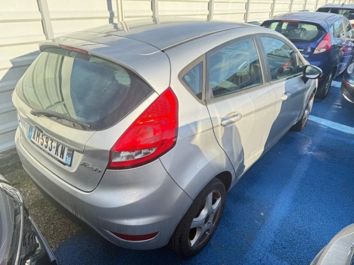 Ford Fiesta 1.4 TDCI 68CH AMBIENTE 5P Gris C - 2