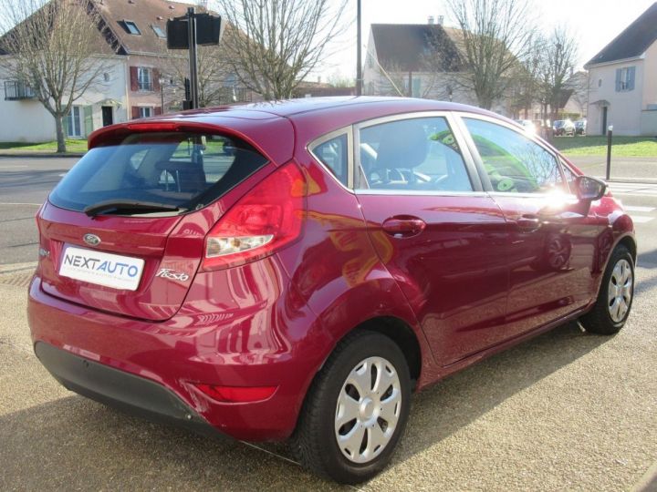 Ford Fiesta 1.6 TDCI 90CH DPF ECONETIC 5P Rouge Clair - 8