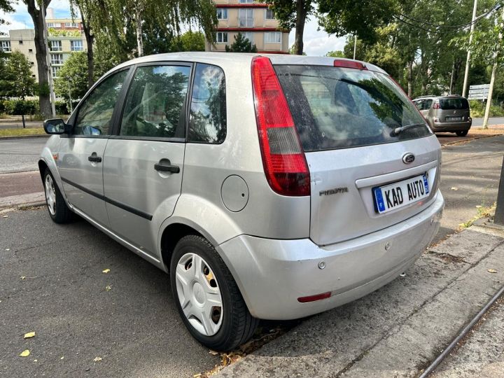 Ford Fiesta IV 1400 TDCI AMBIENTE 5P GRIS - 4