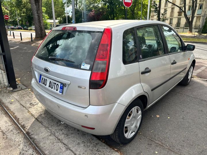 Ford Fiesta IV 1400 TDCI AMBIENTE 5P GRIS - 16