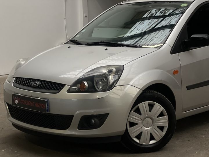 Ford Fiesta V 1.4 16V 80cv  Gris Clair Métallisé - 15