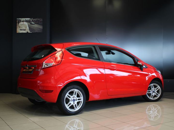 Ford Fiesta V (2) 1.0 ECOBOOST 100 S&S TITANIUM 3P Garantie 12M p&MO Rouge - 2