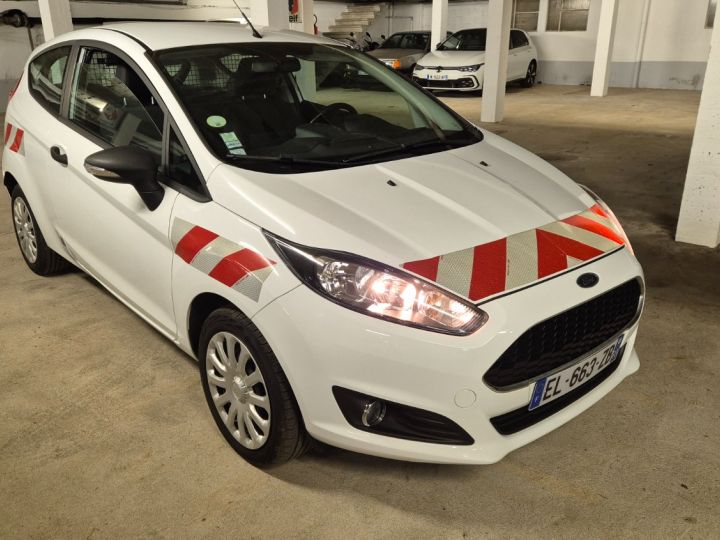 Ford Fiesta VI (CB1, CCN) 1.5 TDCi (75Cv) Blanc - 1