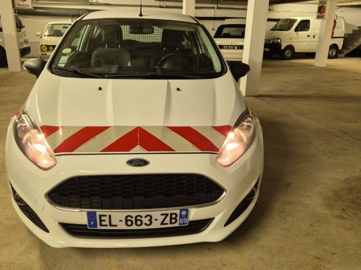 Ford Fiesta VI (CB1, CCN) 1.5 TDCi (75Cv) Blanc - 3