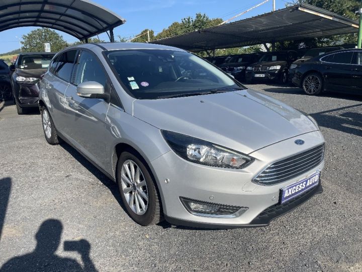 Ford Focus 1.0 EcoBoost 125 SetS Titanium Gris Clair - 10