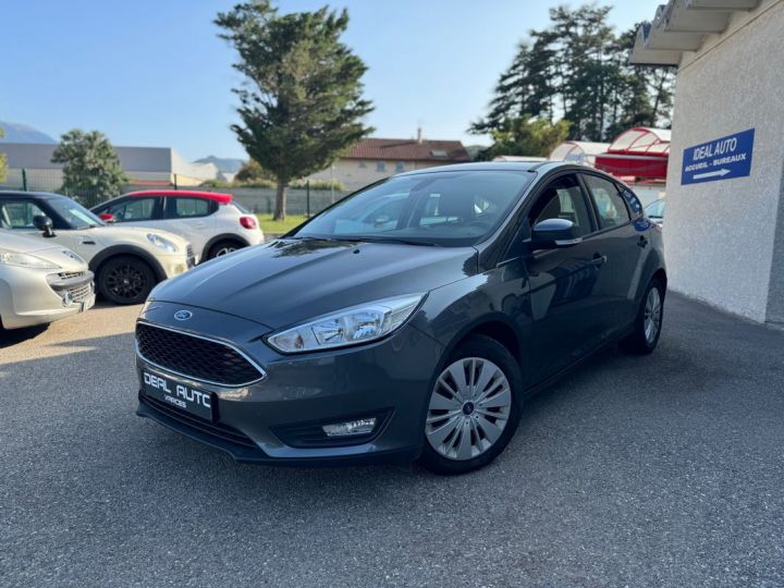 Ford Focus 1.5 TDCi 120ch Stop&Start Trend Gris - 1