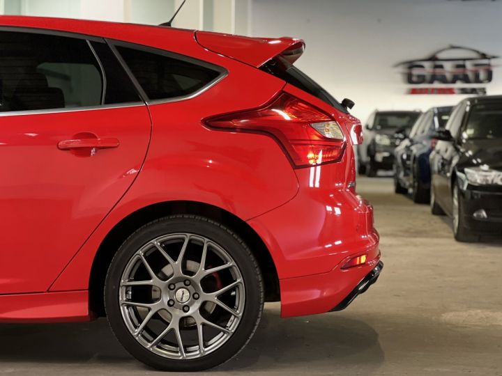 Ford Focus 1,6 EcoBoost 150CH ST LINE  Rouge Métallisé - 16