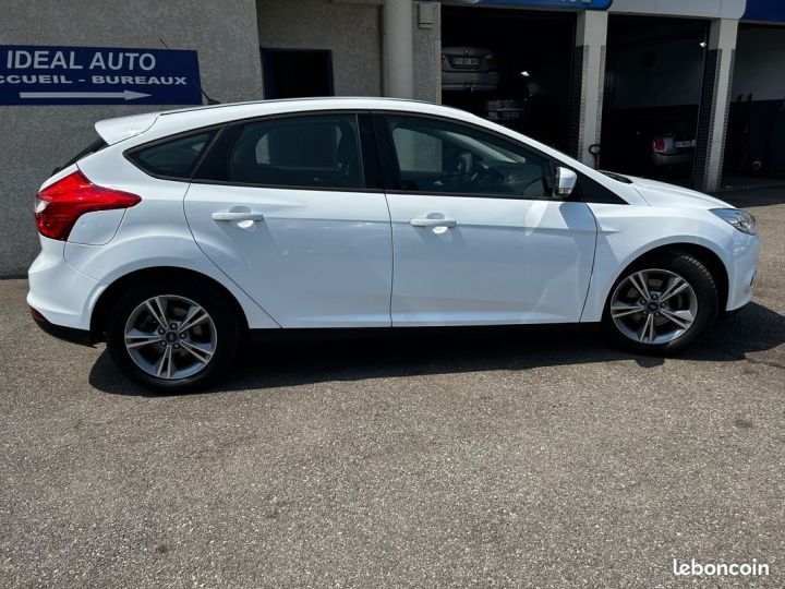 Ford Focus 1.6 TDCI 115ch Stop&Start Trend Blanc - 5