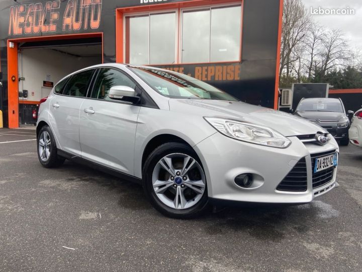 Ford Focus iii 1.6 tdci 95 edition Gris - 2