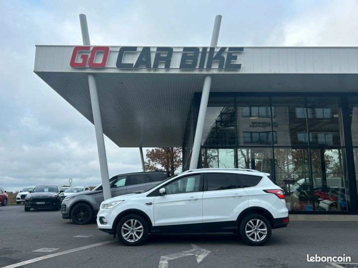 Ford Kuga TDCI 150 ch Garantie 6 ans GPS Attelage Volant Chauffants Sièges Chauffants17P 325-mois Blanc - 2