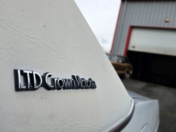 Ford LTD LX V8 5.0L Fi Crown Victoria Blanc - 8