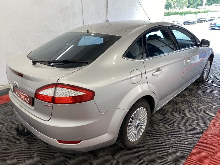 Ford Mondeo 2.0 TDCi 140 DPF Titanium Gris Clair - 8