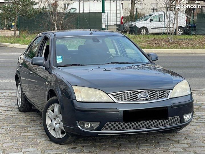 Ford Mondeo III 2.0 TDCi année 06-2006 251.000KM LÉGER MANQUE PUISSANCE à 1490euro Gris - 2