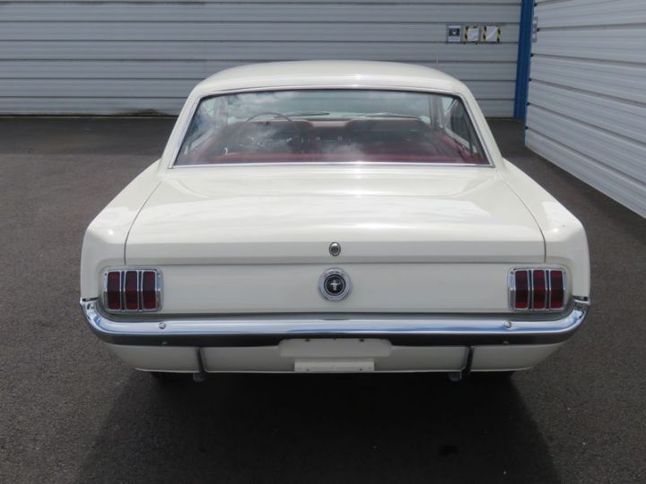 Ford Mustang blanche - 6