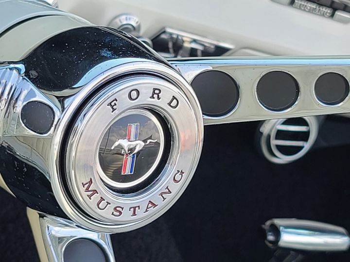 Ford Mustang Cabriolet V8 289  - 16