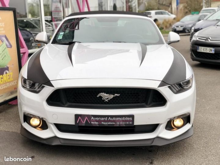 Ford Mustang CONVERTIBLE V8 5.0 421 GT A Blanc - 4