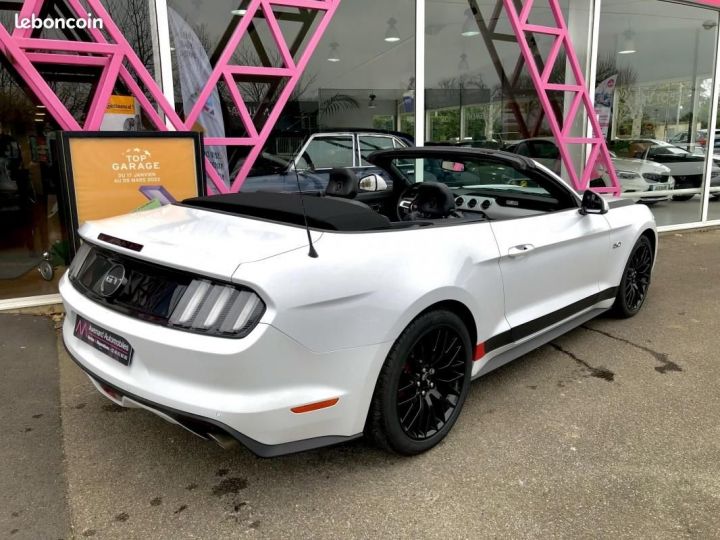 Ford Mustang CONVERTIBLE V8 5.0 421 GT A Blanc - 17