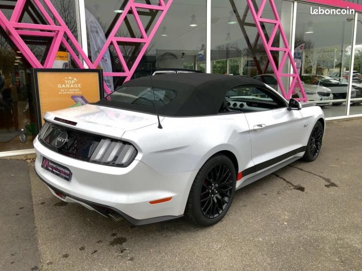 Ford Mustang CONVERTIBLE V8 5.0 421 GT A Blanc - 18