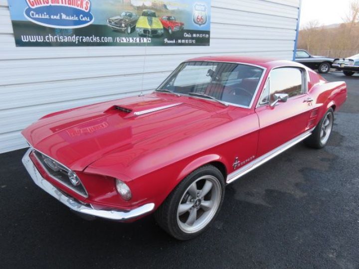 Ford Mustang Fastback Rouge - 1