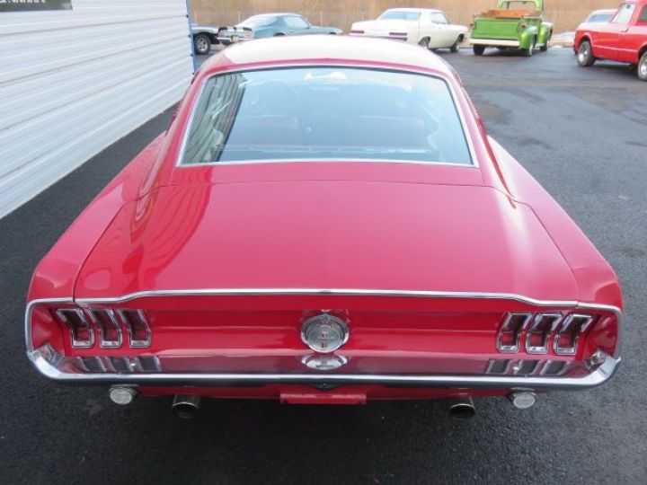 Ford Mustang Fastback Rouge - 11
