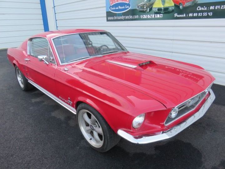 Ford Mustang Fastback Rouge - 15