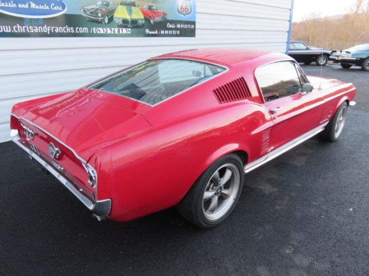 Ford Mustang Fastback Rouge - 16