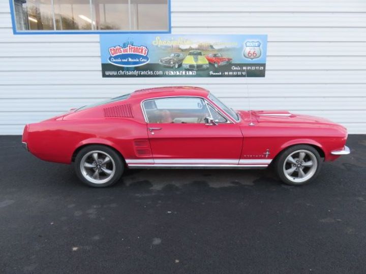 Ford Mustang Fastback Rouge - 17