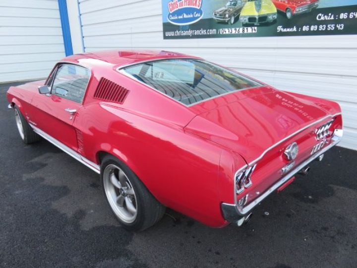 Ford Mustang Fastback Rouge - 18